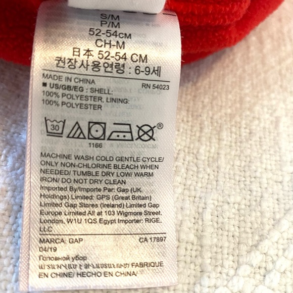 GAP Shark Hat Kids S/M in Grey Fleece Outer & Red Inner with Ear Flaps - Picture 6 of 8